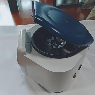 Het temperen Kleine Benchtop centrifugeert Meertalige Veiligheid Met geringe geluidssterkte